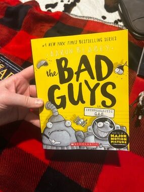 Scholastic The Bad Guys - Bright Yellow Cover